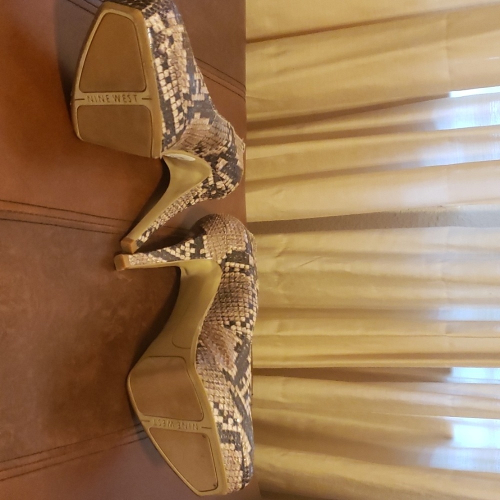 Shoes - Picture 4 of 7